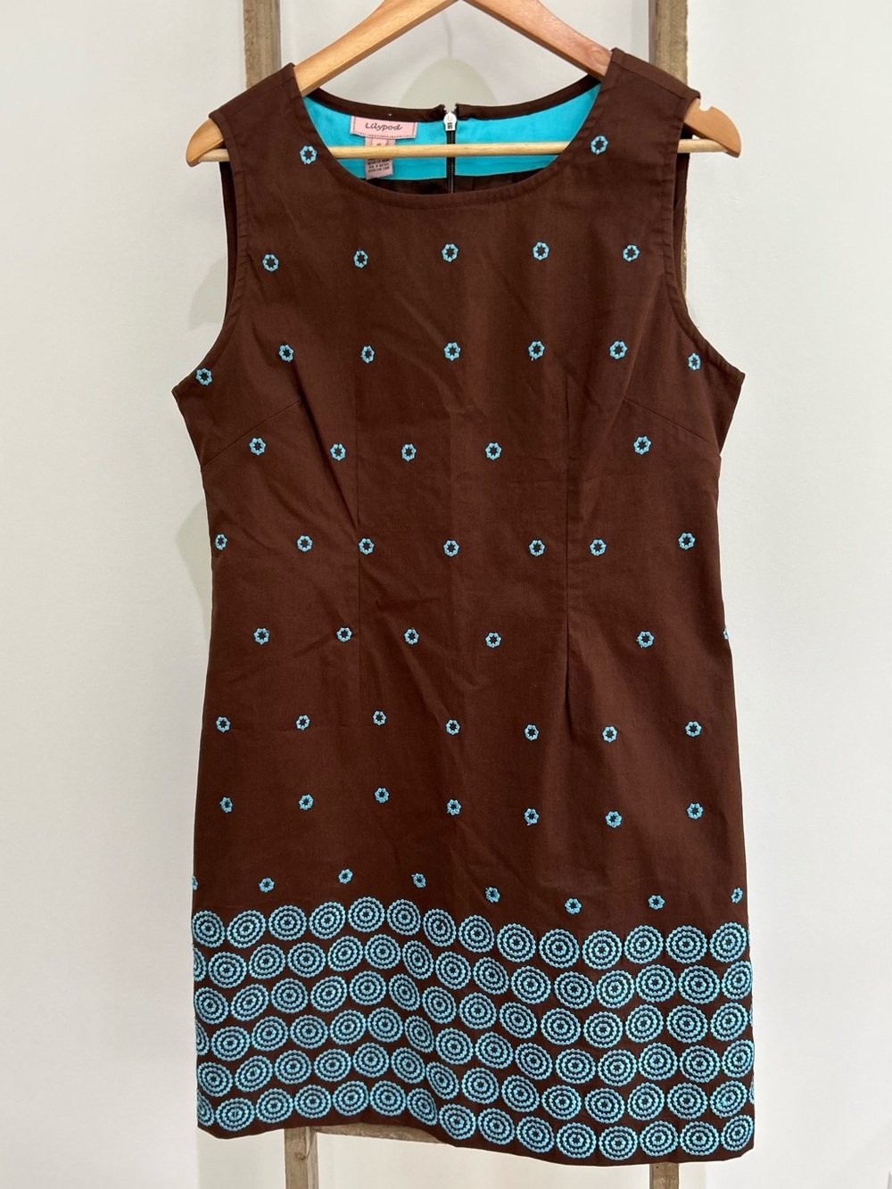 Lilypod Brown Shift Dress Turquoise Embroidery Women’s Size 8 NWT Modern Chic